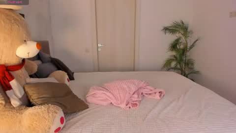 Snapshot of helena_lorente chatting on 27, 7, 2026 Helen online show from 27, 7, 2026