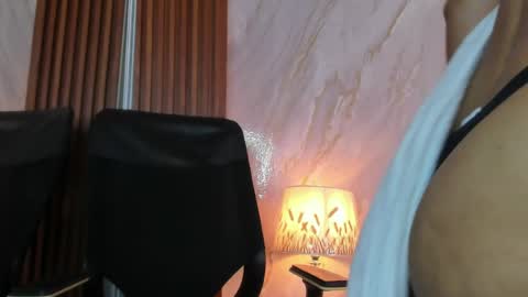 Helena Santos  online show from 22, 4, 2026