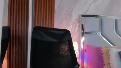 Helena Santos  online show from 4, 7, 2026