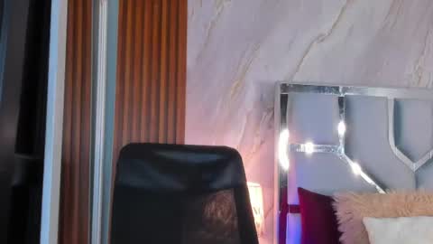 Helena Santos  online show from 11, 7, 2026