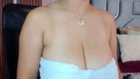 Helena Santos  online show from 15, 7, 2026