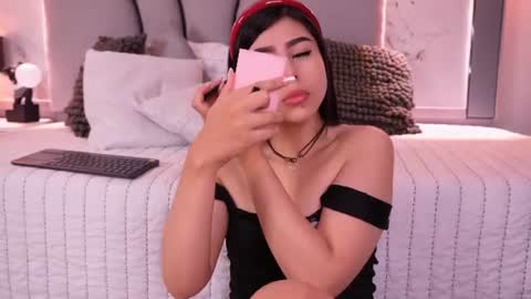 helena_whaite online show from 2, 7, 2026
