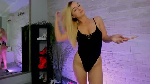 Snapshot of helenceccile chatting on 24, 5, 2026 Helen online show from 24, 5, 2026