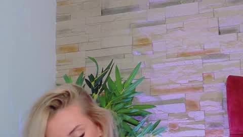 Snapshot of helenceccile chatting on 31, 5, 2026 Helen online show from 31, 5, 2026