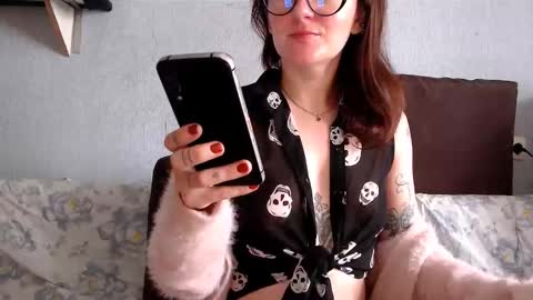 Snapshot of helenred chatting on 18, 2, 2026 HelenRed online show from 18, 2, 2026