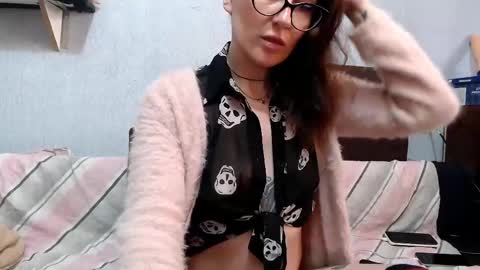 Snapshot of helenred chatting on 22, 3, 2026 HelenRed online show from 22, 3, 2026