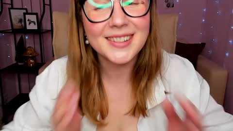 Snapshot of helens_lov chatting on 21, 1, 2025 Helen online show from 21, 1, 2025