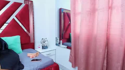 Helen Sommers online show from 4, 3, 2026