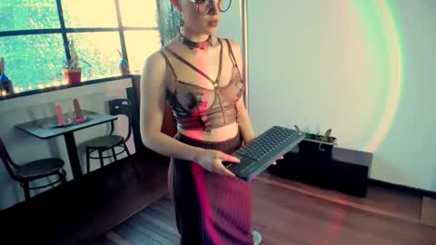 Heliconia online show from 7, 10, 2025