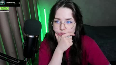 Red online show from 9, 3, 2025