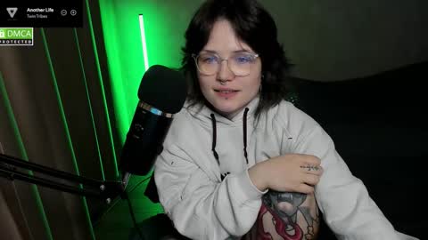 Red online show from 5, 10, 2025