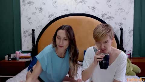 HellDollz  online show from 17, 12, 2025