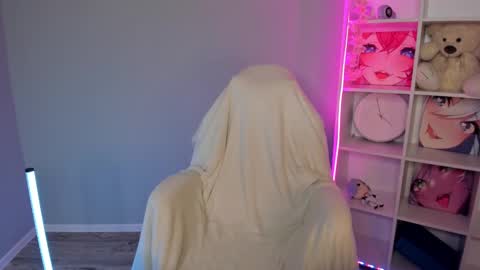 Snapshot of hellen__moore chatting on 18, 12, 2024 GTM3Mon Tue Wed Thu Fri San 0400 am-1030pm online show from 18, 12, 2024