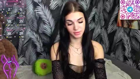 Snapshot of hellen__moore chatting on 10, 9, 2025 GTM3Mon Tue Wed Thu Fri San 0400 am-1030pm online show from 10, 9, 2025