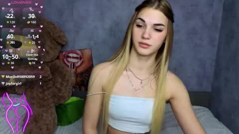 Snapshot of hellen__moore chatting on 28, 10, 2025 GTM3Mon Tue Wed Thu Fri San 0400 am-1030pm online show from 28, 10, 2025