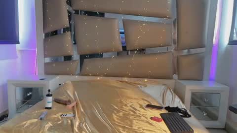 hellen__smith_ online show from 4, 6, 2026
