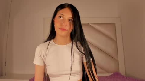 hellen__smith_ online show from 6, 6, 2026