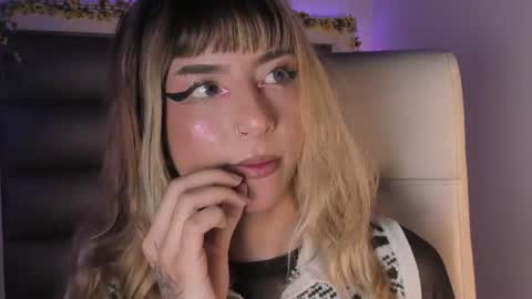 Snapshot of hellen__smith_ chatting on 28, 7, 2026 hellen__smith_ online show from 28, 7, 2026