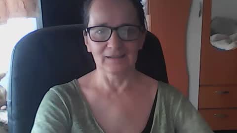 hellenmarie online show from 10, 5, 2026