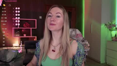 Alisia  Monday to Friday from 10 am to 4 pm GMT 2 online show from 21, 11, 2025