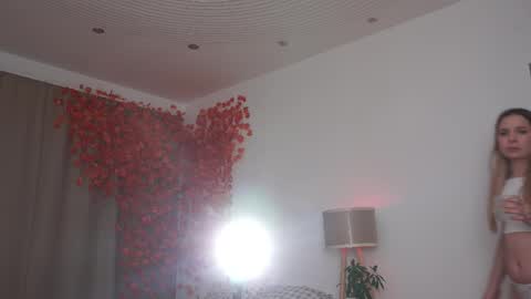 Snapshot of hello_taya chatting on 12, 10, 2025 Taya online show from 12, 10, 2025