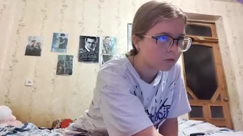 Snapshot of henrietteduchesne chatting on 8, 7, 2026 Leila online show from 8, 7, 2026