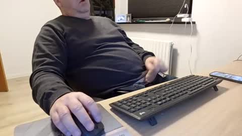 henrikrp1971 online show from 5, 1, 2025