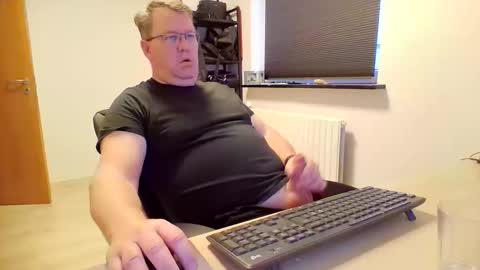 henrikrp1971 online show from 1, 2, 2025