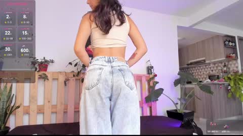 Hello I am Valentina independent Colombian model I love sensuality and pleasure welcome online show from 23, 12, 2024