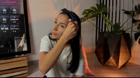 Hello I am Valentina independent Colombian model I love sensuality and pleasure welcome online show from 27, 12, 2024