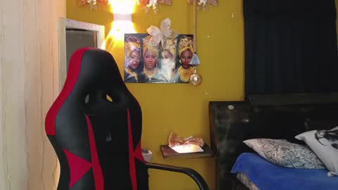 Snapshot of hera_divine chatting on 4, 1, 2025 HERA online show from 4, 1, 2025