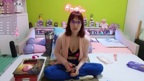 Snapshot of heraluna_ chatting on 6, 3, 2026 HeraLuna online show from 6, 3, 2026