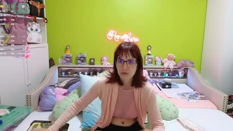 Snapshot of heraluna_ chatting on 7, 4, 2026 HeraLuna online show from 7, 4, 2026