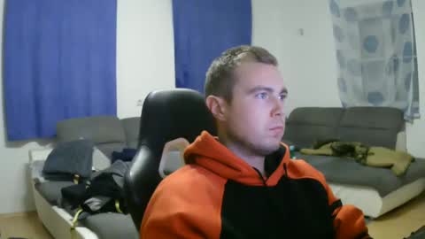 Snapshot of herbstenden chatting on 7, 12, 2024 John Pearl online show from 7, 12, 2024