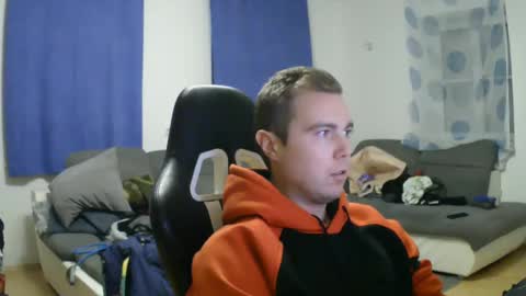 Snapshot of herbstenden chatting on 23, 12, 2024 John Pearl online show from 23, 12, 2024