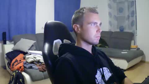 Snapshot of herbstenden chatting on 24, 9, 2025 John Pearl online show from 24, 9, 2025