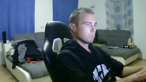 Snapshot of herbstenden chatting on 28, 9, 2025 John Pearl online show from 28, 9, 2025