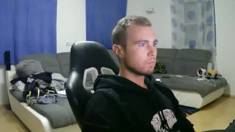 Snapshot of herbstenden chatting on 7, 10, 2025 John Pearl online show from 7, 10, 2025