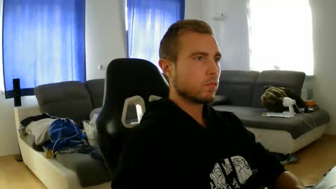 Snapshot of herbstenden chatting on 16, 10, 2025 John Pearl online show from 16, 10, 2025