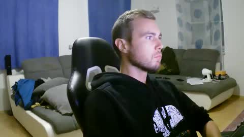 Snapshot of herbstenden chatting on 19, 10, 2025 John Pearl online show from 19, 10, 2025