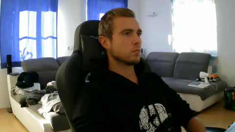 Snapshot of herbstenden chatting on 6, 11, 2025 John Pearl online show from 6, 11, 2025