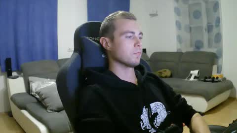 Snapshot of herbstenden chatting on 2, 12, 2025 John Pearl online show from 2, 12, 2025