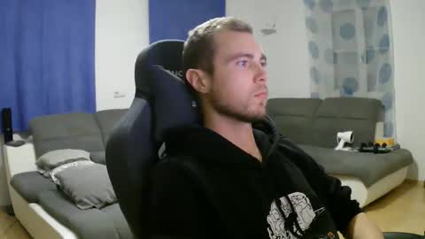 Snapshot of herbstenden chatting on 20, 12, 2025 John Pearl online show from 20, 12, 2025