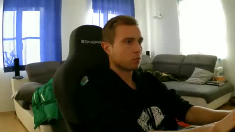 Snapshot of herbstenden chatting on 4, 3, 2026 John Pearl online show from 4, 3, 2026