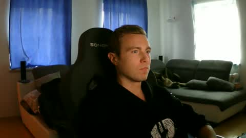 Snapshot of herbstenden chatting on 25, 3, 2026 John Pearl online show from 25, 3, 2026