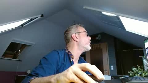 hering76 online show from 7, 1, 2025