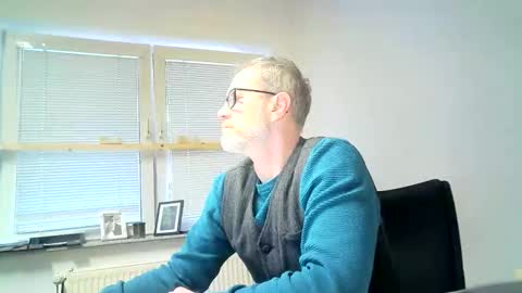 Snapshot of hering76 chatting on 1, 4, 2026 hering76 online show from 1, 4, 2026