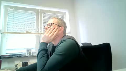 Snapshot of hering76 chatting on 2, 4, 2026 hering76 online show from 2, 4, 2026