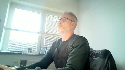 Snapshot of hering76 chatting on 15, 5, 2026 hering76 online show from 15, 5, 2026