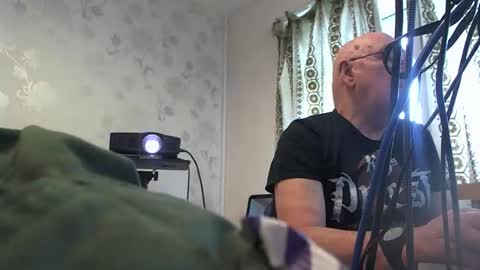 mature online show from 30, 9, 2025